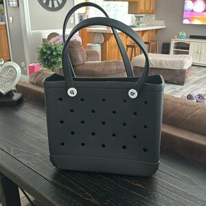 Medium bogg bag. Never used.